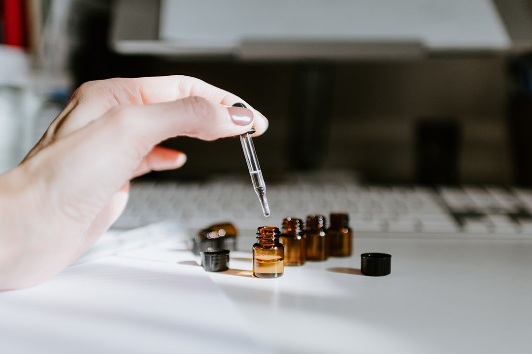 Natürliche vs. synthetische Inhaltsstoffe in Parfums: eine echte Debatte? - Galimard