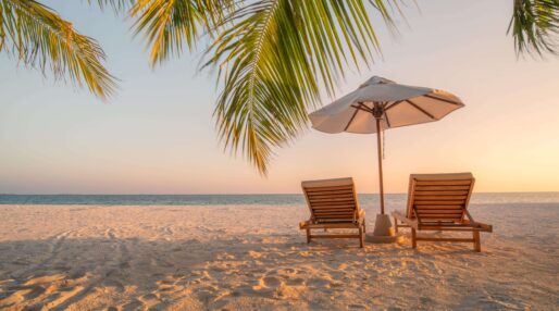 Une photo d'une plage en été