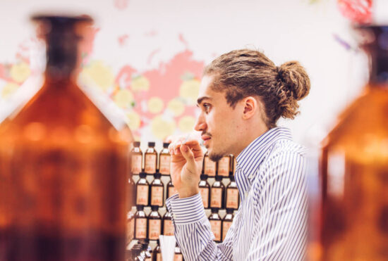 Studio des Fragrances Galimard à Grasse avec mister Provence 2024